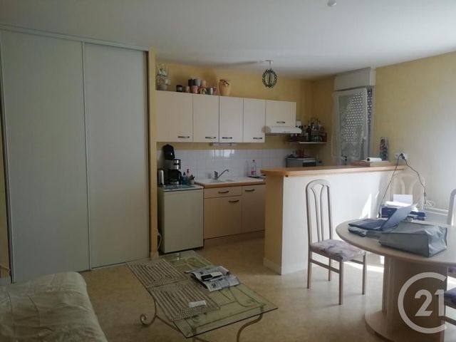 Afficher la photo en grand Appartement F3 à louer - 3 pièces - 63.9 m2 - ST GERMAIN DU CORBEIS - 61 - BASSE-NORMANDIE - Century 21 Harmony