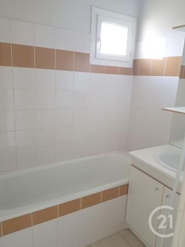 Afficher la photo en grand Appartement F3 à louer - 3 pièces - 54.0 m2 - ALENCON - 61 - BASSE-NORMANDIE - Century 21 Harmony