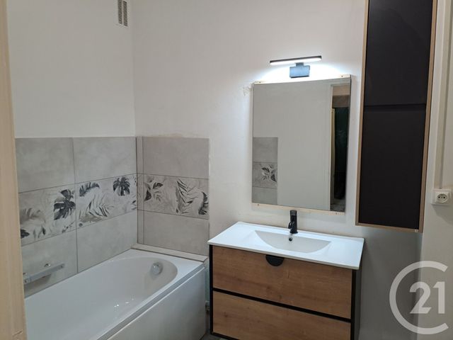 Appartement F4 à louer - 4 pièces - 76.53 m2 - ALENCON - 61 - BASSE-NORMANDIE - Century 21 Harmony